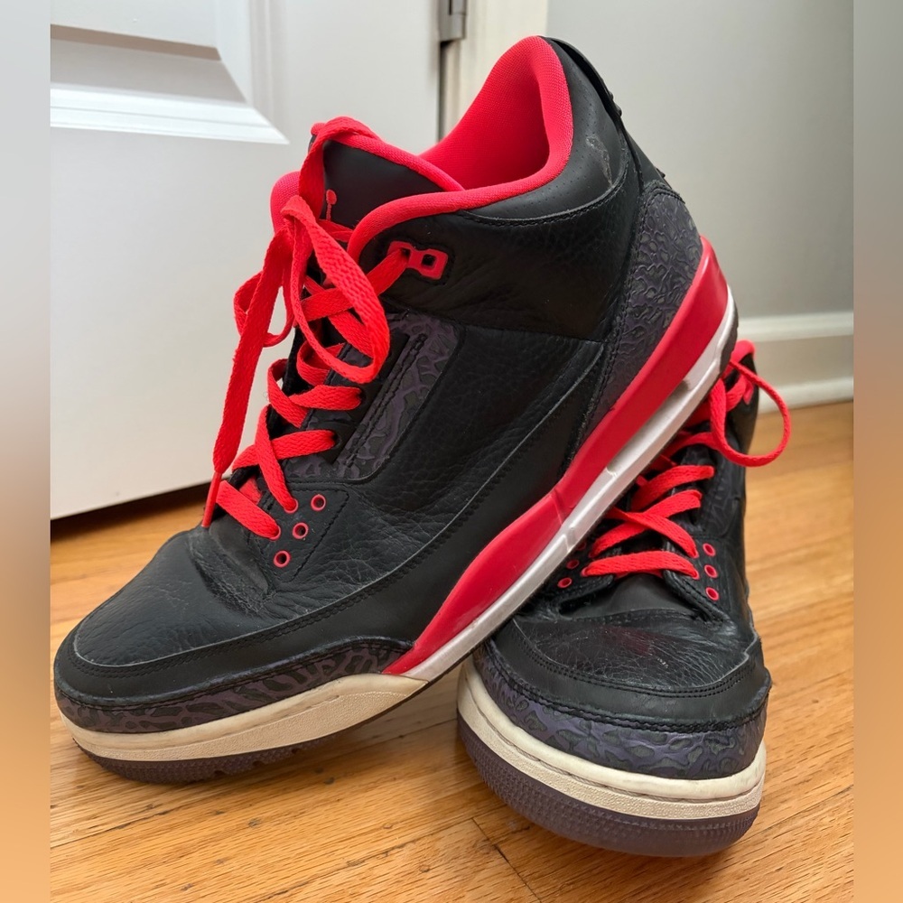 Nike Men’s Air Jordan 3 Retro Crimson sneakers